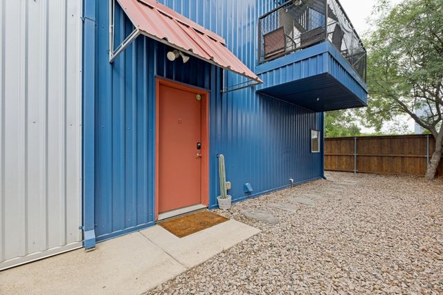 1211 Urban Lofts Drive, Dallas, TX 75215