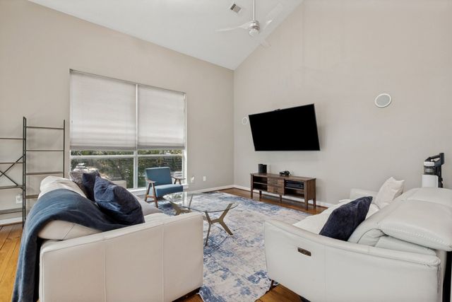 1211 Urban Lofts Drive, Dallas, TX 75215
