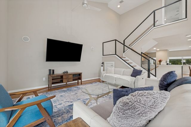 1211 Urban Lofts Drive, Dallas, TX 75215
