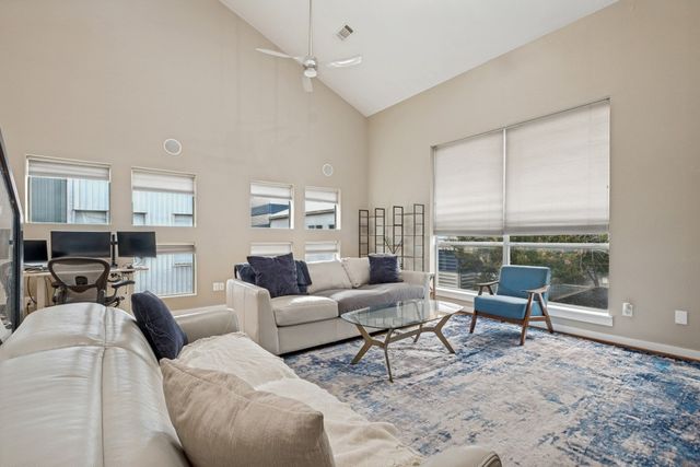1211 Urban Lofts Drive, Dallas, TX 75215