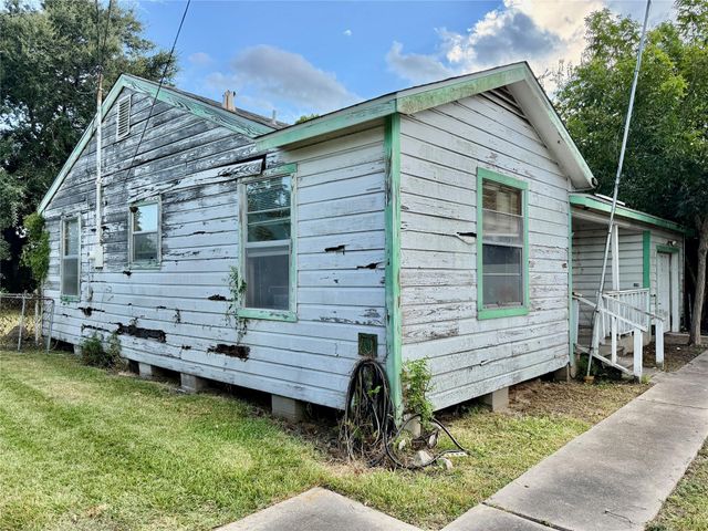 2305 Main Street, La Marque, TX 77568
