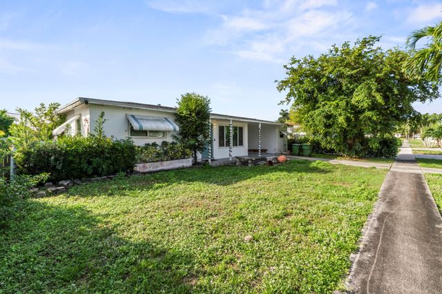 337 E Lake Road, Palm Springs, FL 33461