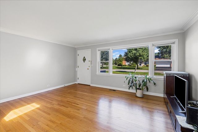 1605 E Frederick Street, Arlington Heights, IL 60004