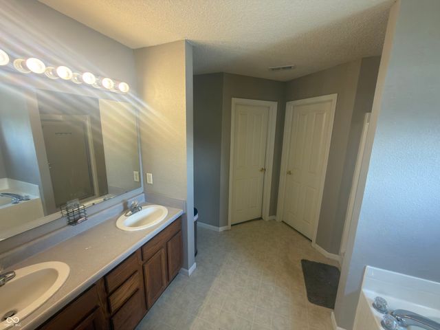 764 Port Drive, Avon, IN 46123