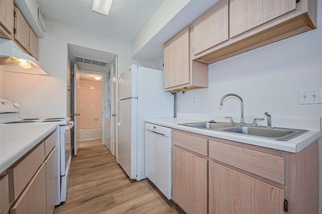 2750 Holly Hall Street 910, Houston, TX 77054