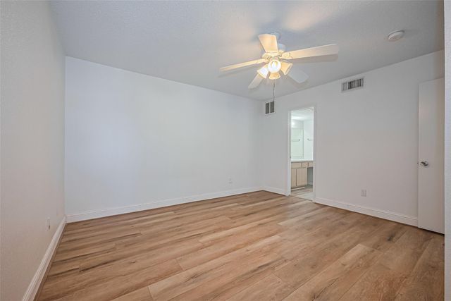 2750 Holly Hall Street 910, Houston, TX 77054