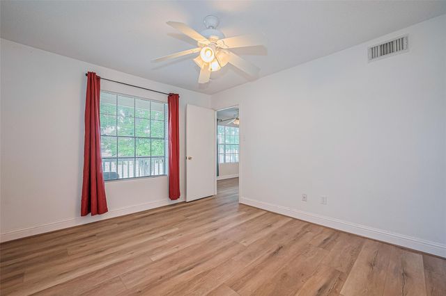 2750 Holly Hall Street 910, Houston, TX 77054