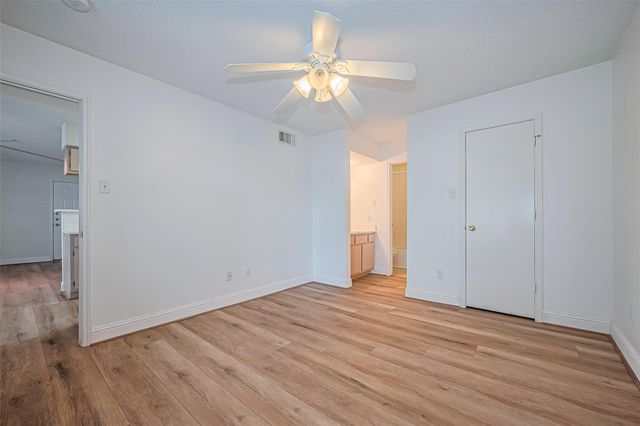 2750 Holly Hall Street 910, Houston, TX 77054