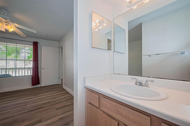 2750 Holly Hall Street 910, Houston, TX 77054