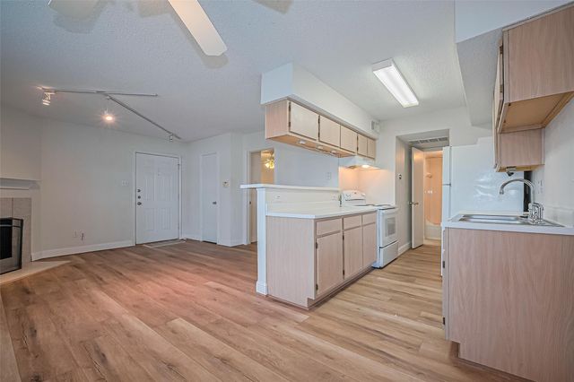 2750 Holly Hall Street 910, Houston, TX 77054