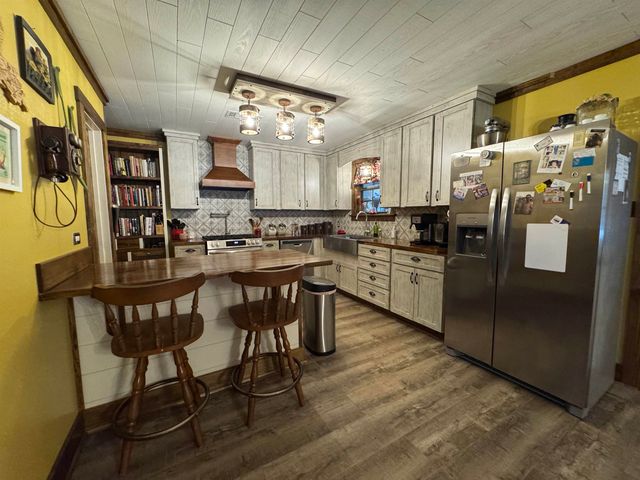 220 Lark Dr, Lockport, LA 70374