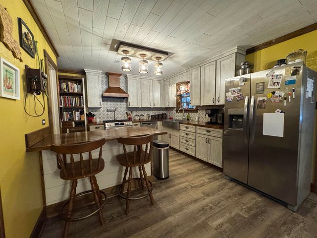 220 Lark Dr, Lockport, LA 70374