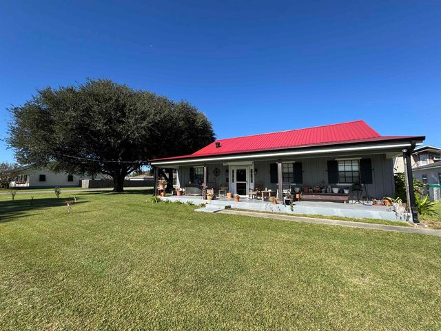 220 Lark Dr, Lockport, LA 70374