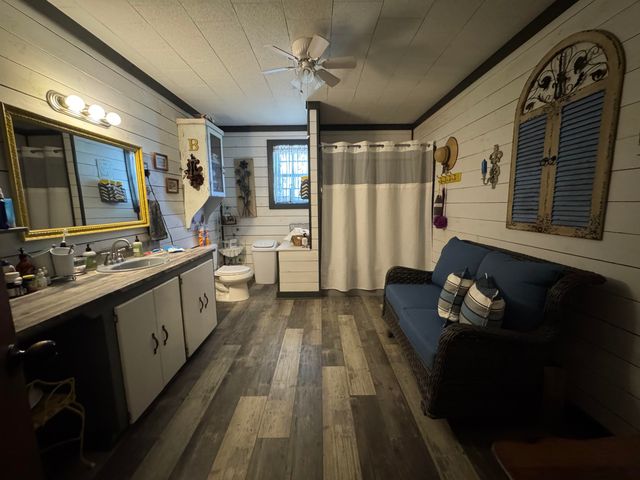 220 Lark Dr, Lockport, LA 70374