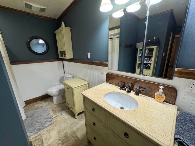 220 Lark Dr, Lockport, LA 70374