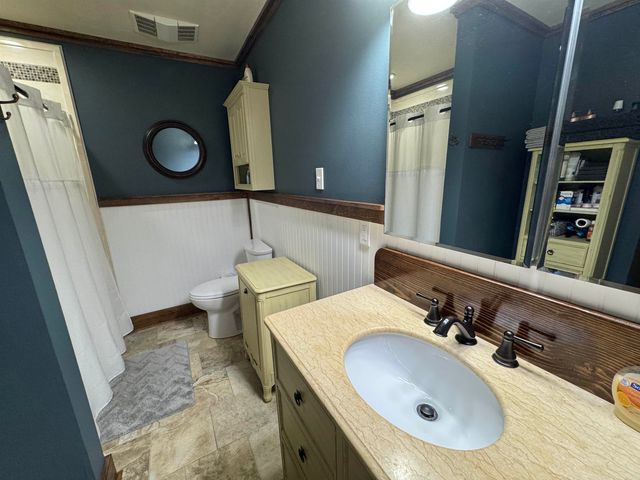 220 Lark Dr, Lockport, LA 70374