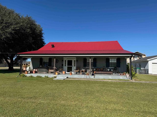 220 Lark Dr, Lockport, LA 70374