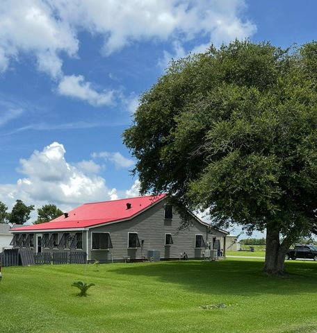 220 Lark Dr, Lockport, LA 70374