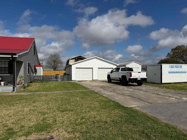 220 Lark Dr, Lockport, LA 70374