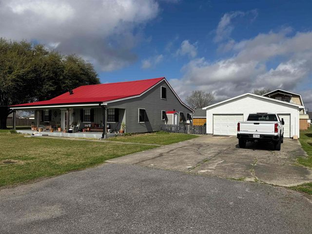 220 Lark Dr, Lockport, LA 70374