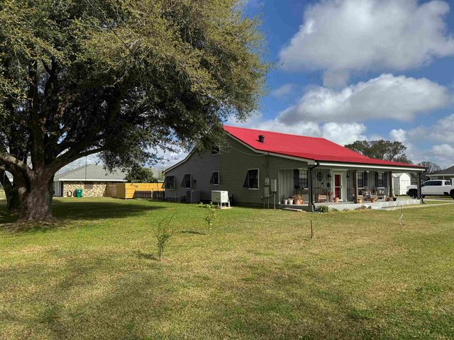 220 Lark Dr, Lockport, LA 70374