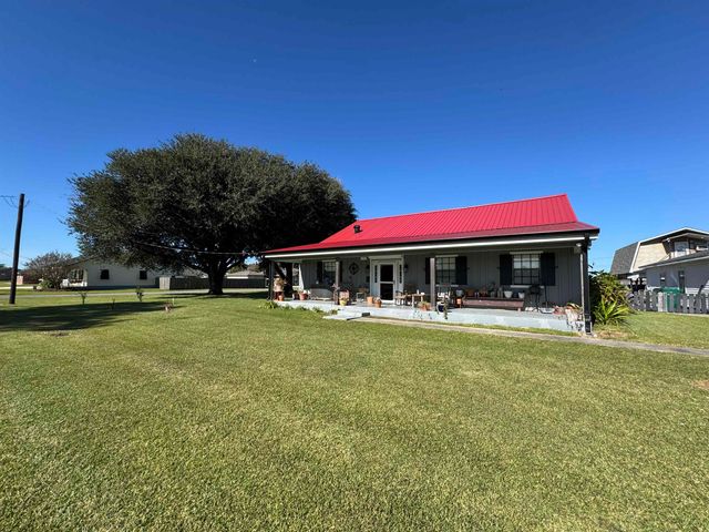 220 Lark Dr, Lockport, LA 70374