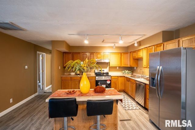 1401 S THOMAS Street, Carterville, IL 62918