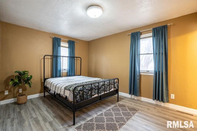 1401 S THOMAS Street, Carterville, IL 62918