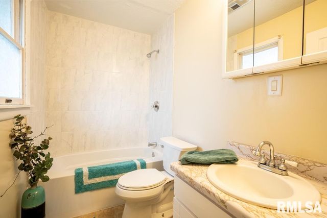 1401 S THOMAS Street, Carterville, IL 62918