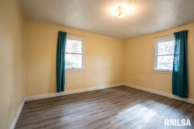 1401 S THOMAS Street, Carterville, IL 62918