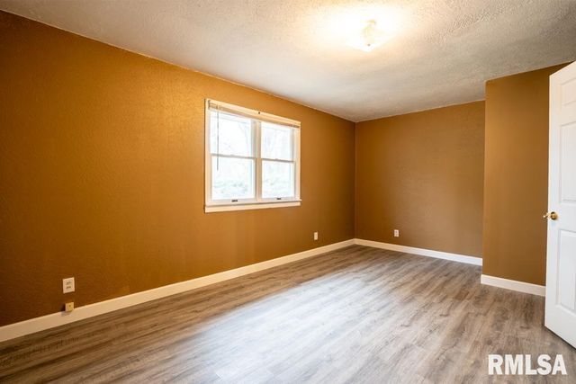 1401 S THOMAS Street, Carterville, IL 62918