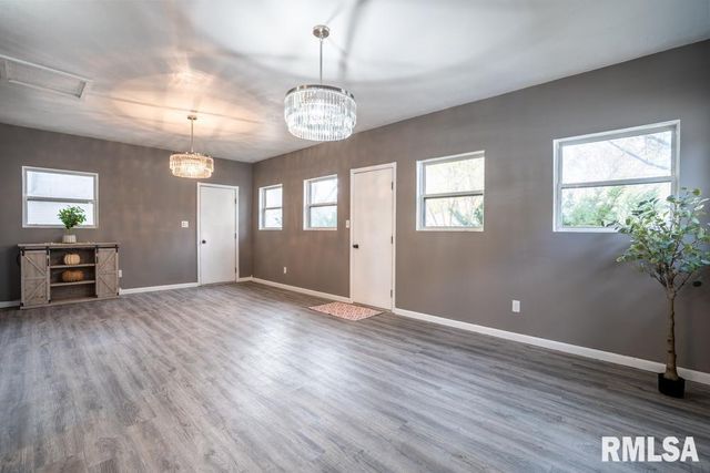 1401 S THOMAS Street, Carterville, IL 62918