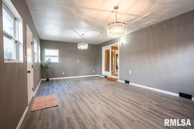 1401 S THOMAS Street, Carterville, IL 62918