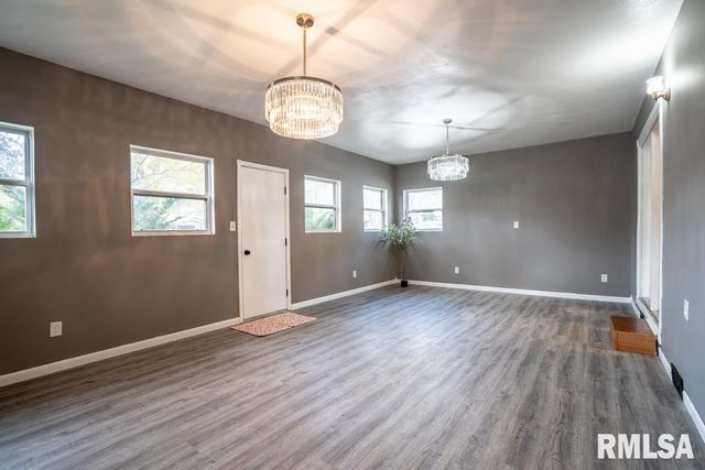 1401 S THOMAS Street, Carterville, IL 62918