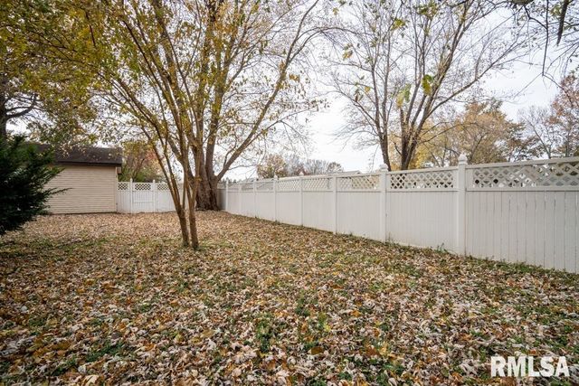 1401 S THOMAS Street, Carterville, IL 62918