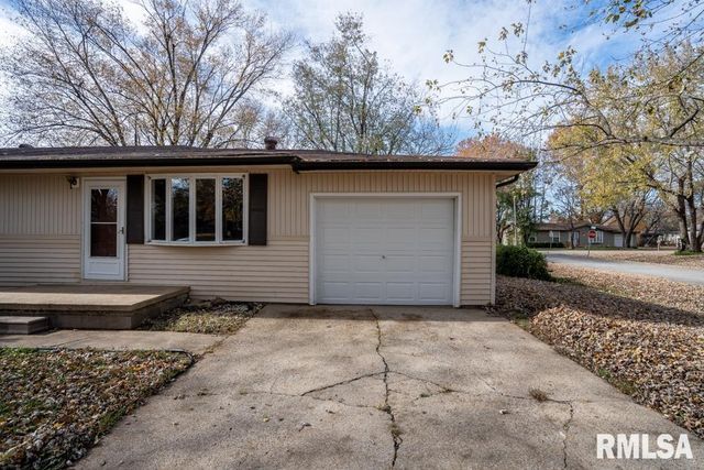 1401 S THOMAS Street, Carterville, IL 62918