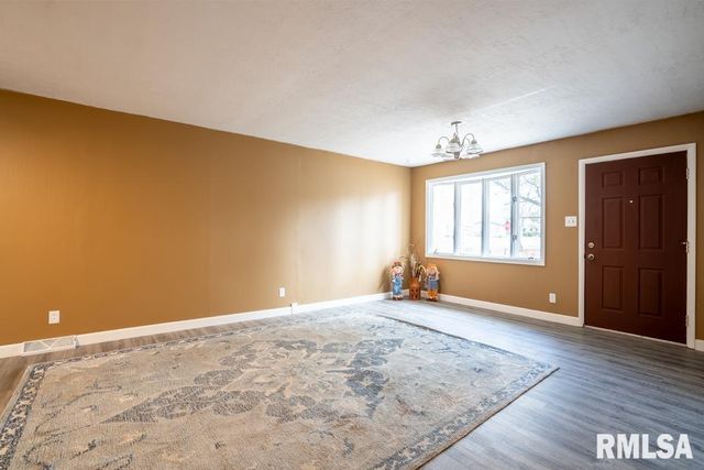 1401 S THOMAS Street, Carterville, IL 62918