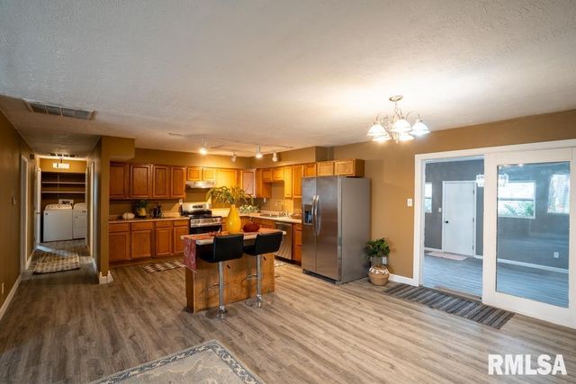 1401 S THOMAS Street, Carterville, IL 62918