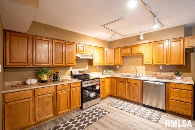 1401 S THOMAS Street, Carterville, IL 62918