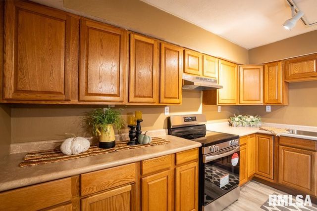 1401 S THOMAS Street, Carterville, IL 62918