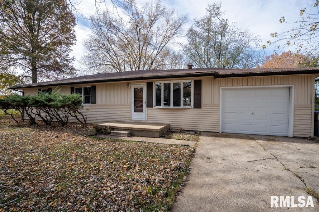 1401 S THOMAS Street, Carterville, IL 62918