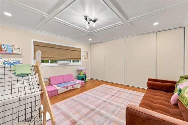 10240 Camarillo 115, Toluca Lake, CA 91602