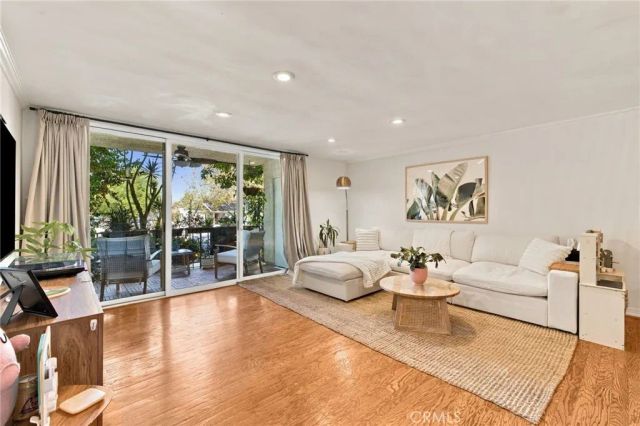 10240 Camarillo 115, Toluca Lake, CA 91602