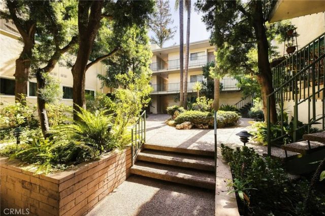 10240 Camarillo 115, Toluca Lake, CA 91602