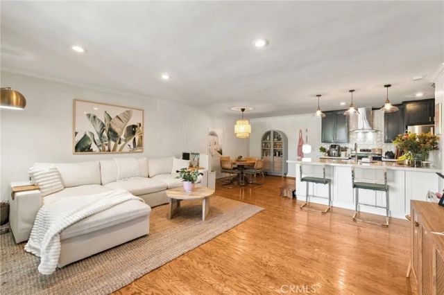 10240 Camarillo 115, Toluca Lake, CA 91602