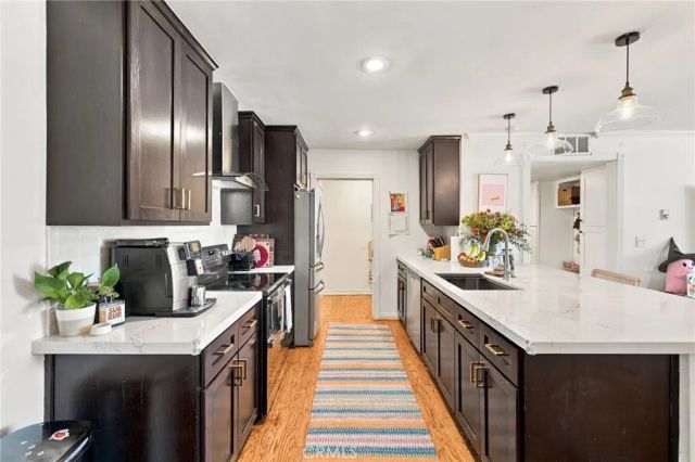 10240 Camarillo 115, Toluca Lake, CA 91602