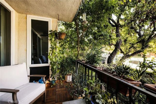 10240 Camarillo 115, Toluca Lake, CA 91602