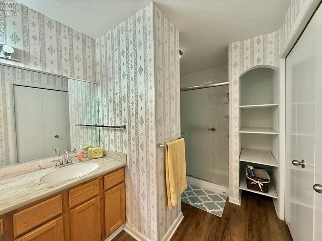 10921 N Bay Point Dr Apt 504, Marblehead, OH 43440