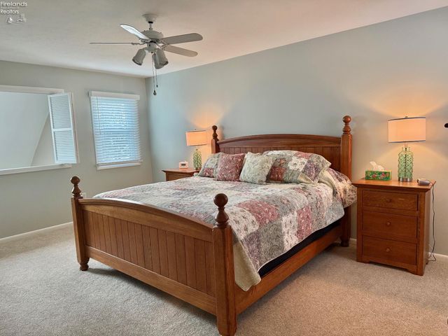 10921 N Bay Point Dr Apt 504, Marblehead, OH 43440