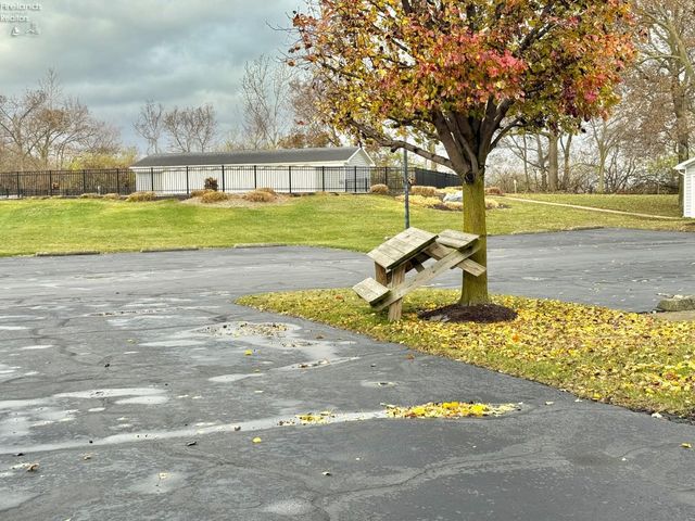 10921 N Bay Point Dr Apt 504, Marblehead, OH 43440